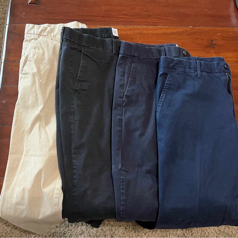 Gap Men’s Chino Khaki Pants
